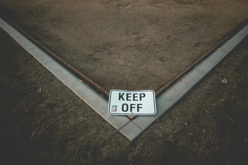 keep off en inglés